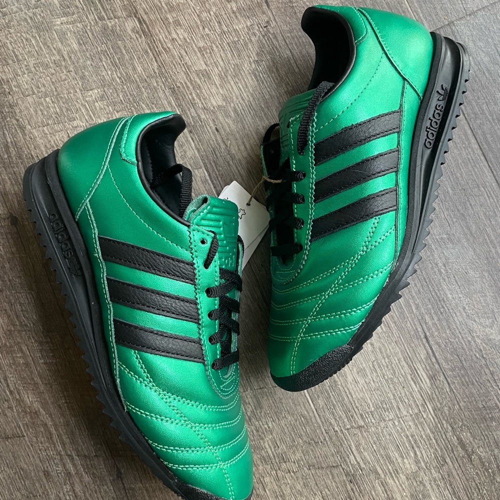 adidas Screaming Green Sneakers Youth  Size 5